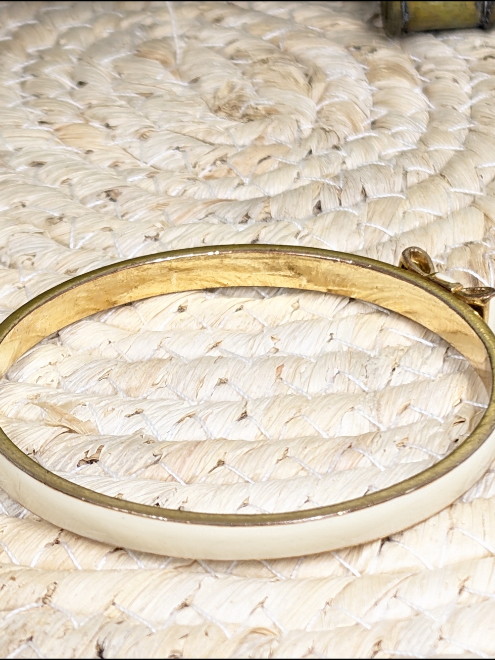 Kate Spade Cream Gold Enamel Bow Bangle Bracelet Romantic Coquettecore - Picture 9 of 13